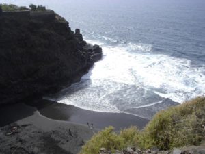 Playa del Ancón (lado del peñón)
