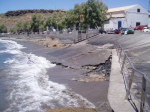 Playa de Armeñime y rampa de barcos