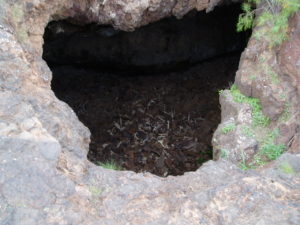 Cueva del Burro (Cueva Honda) en Malpais de Güimar