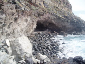 Cueva en Playa de Antequera