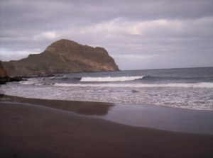 Roque de Antequera desde la Playa de Zápata