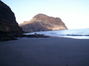 Roque de Antequera desde la Playa de Zápata